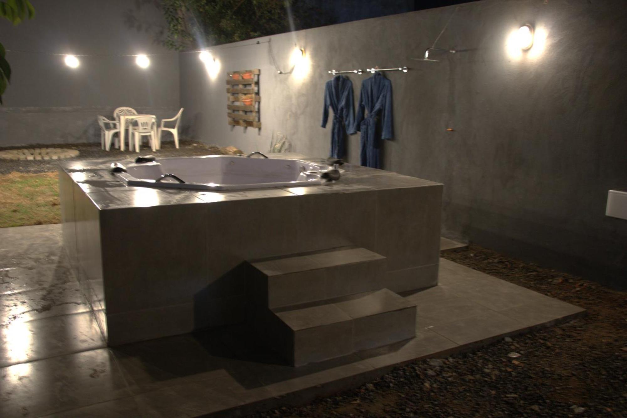 Casa nova em frente ao parque da quinera a 700 metros do centro Chapada dos Guimarães Exterior foto